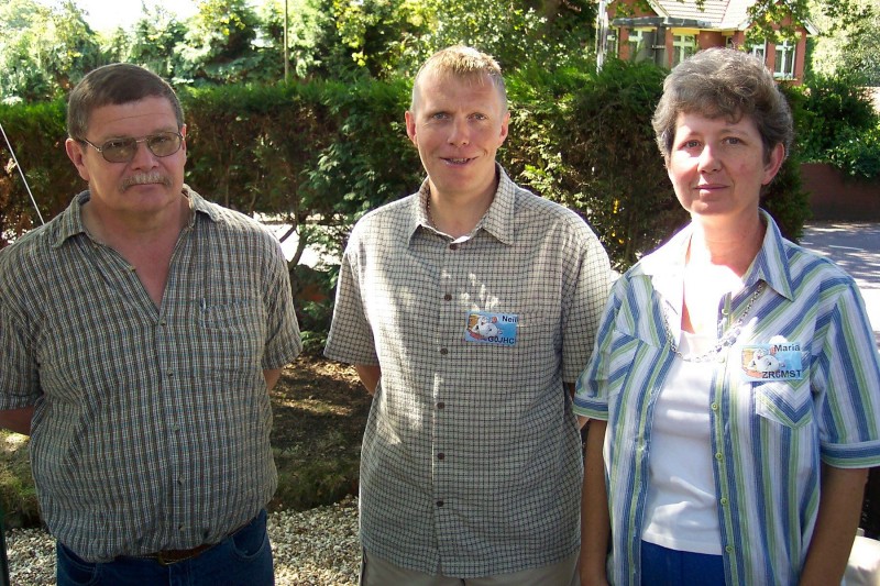 ../Images/Paul-ZS6NK, Neil-G0JHC and Maria-ZR6MST XYL of Paul.jpg